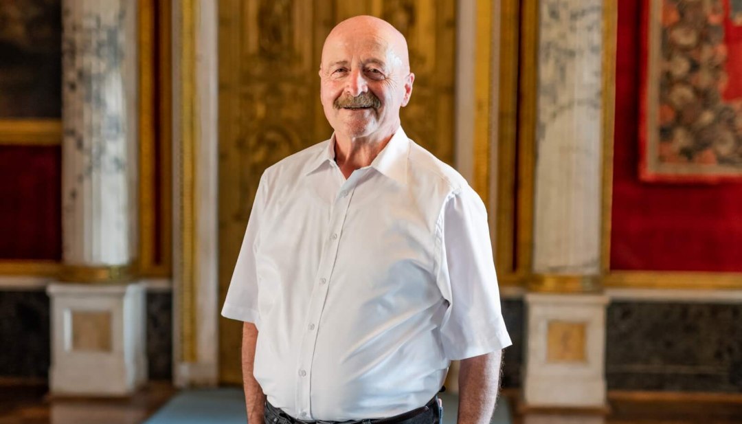 Schlossf&uuml;hrer Godehard Weichert kennt alle Details und Anekdoten rund um die Schweriner Residenz. Ein Portrait von ihm.