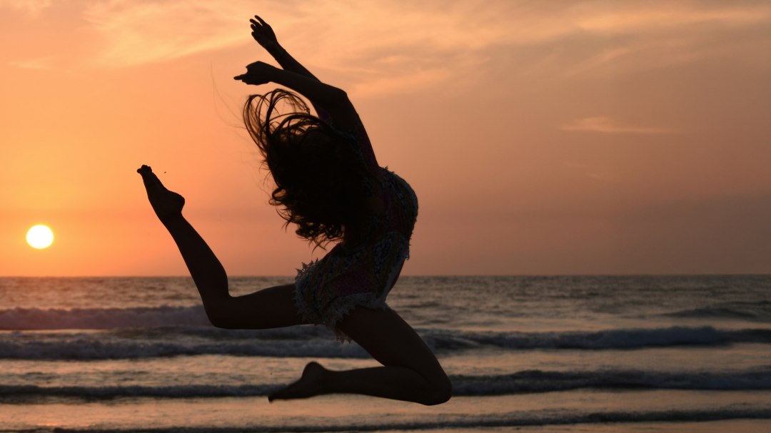 Freitanz, &copy; Foto von Adriana Aceves auf Unsplash