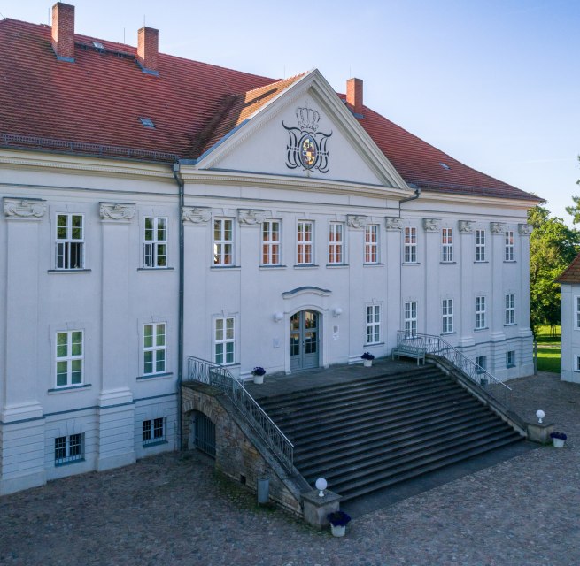 Au&szlig;enansicht des Schlosses Hohenzieritz, &copy; SSGK MV / Funkhaus Creative