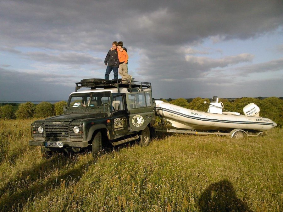 Die kleinen Safarig&auml;ste auf dem Landrover, &copy; Gunnar Fiedler