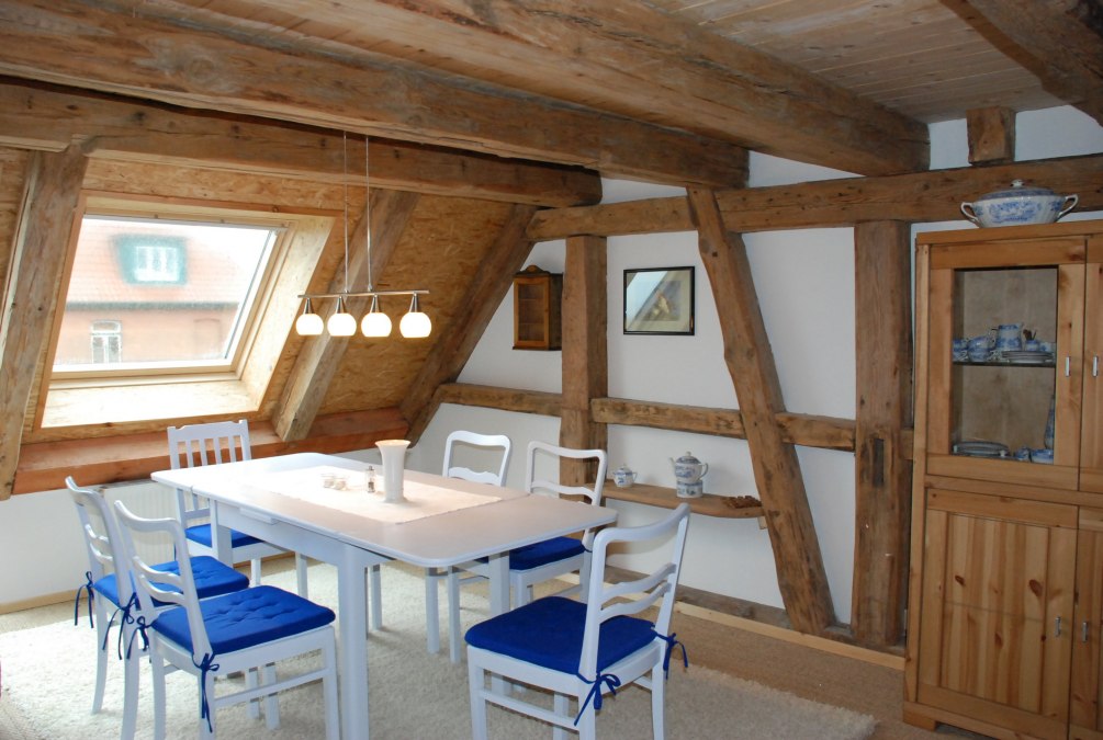 Ein lichtdurchfluteter Essbereich lädt zum längeren Verweilen ein., © © Susanne Hoffmeister