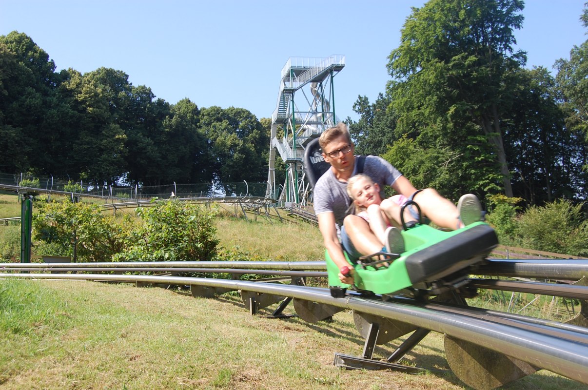 Eilandrodelbaan met glijtoren // &copy; Paul Dehn