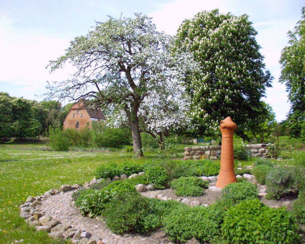 Kräuterschnecke und Rosengarten im Wiesenpark // © Förderverein der Heimat- und Kulturpflege Walkendorf Kräuterschnecke und Rosengarten im Wiesenpark // © Förderverein der Heimat- und Kulturpflege Walkendorf