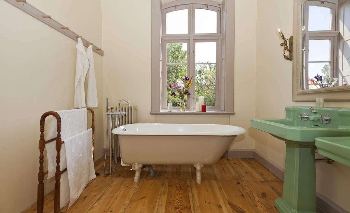 Bad in der Ferienwohnung Rheinsberg im Gutshaus Lexow, &copy; Gutshaus Lexow