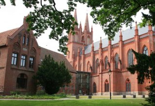 Das Kloster Dobbertin mit der Klosterkirche // © TV Mecklenburg-Schwerin e.V. Das Kloster Dobbertin mit der Klosterkirche // © TV Mecklenburg-Schwerin e.V.