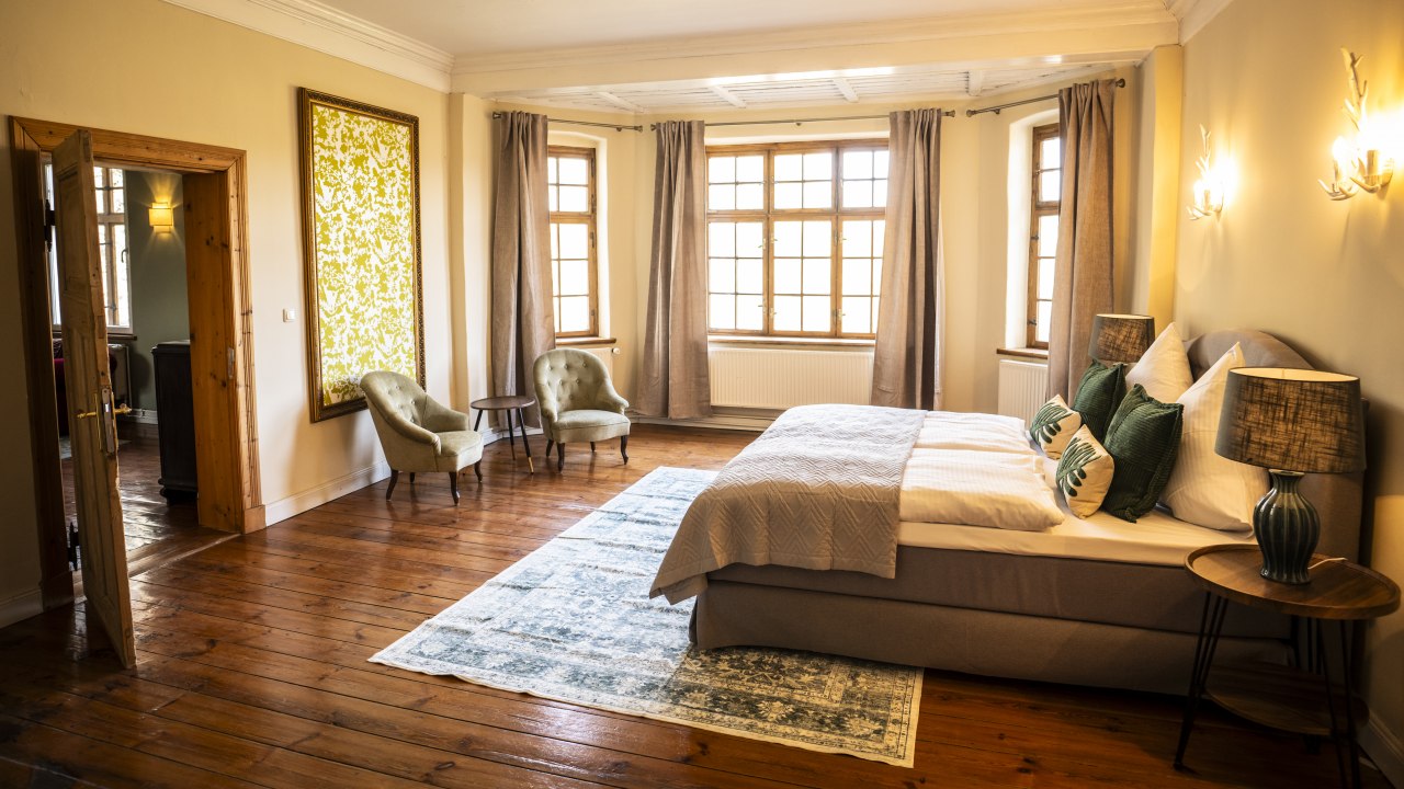 Schlafzimmer Ferienohnung Wiesentraum Gut Alt Necheln // &copy; Stefan von Stengel