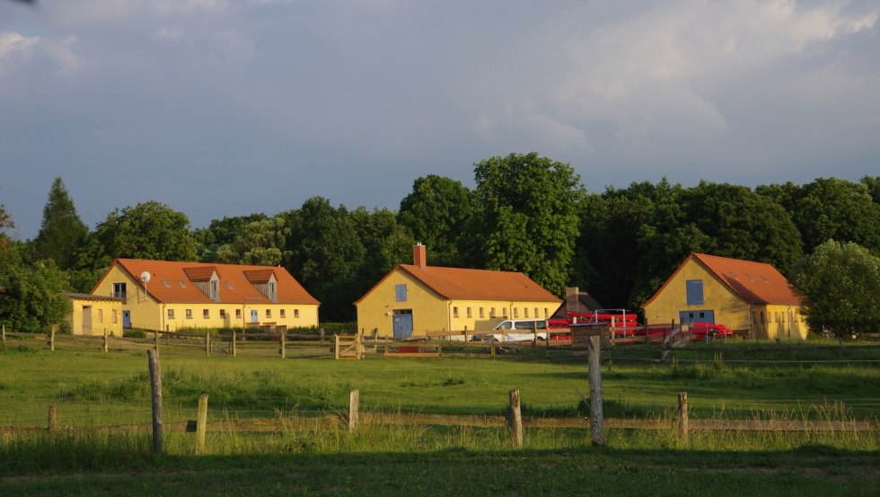 Ansicht des Naturdorfes Eickhof, inmitten des Sternberger Seenland // &copy; Naturdorf Eickhof/ Abeln