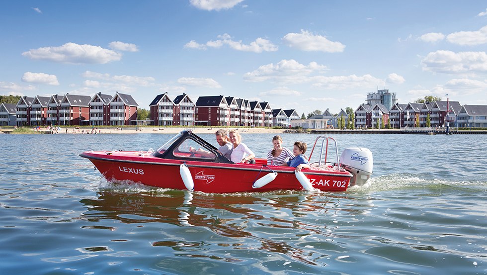 Der Ferienpark Müritz liegt in direkter Nachbarschaft zu einem Hafen mit Bootsvermietung // © Ferienpark Mirow GmbH Der Ferienpark Müritz liegt in direkter Nachbarschaft zu einem Hafen mit Bootsvermietung // © Ferienpark Mirow GmbH