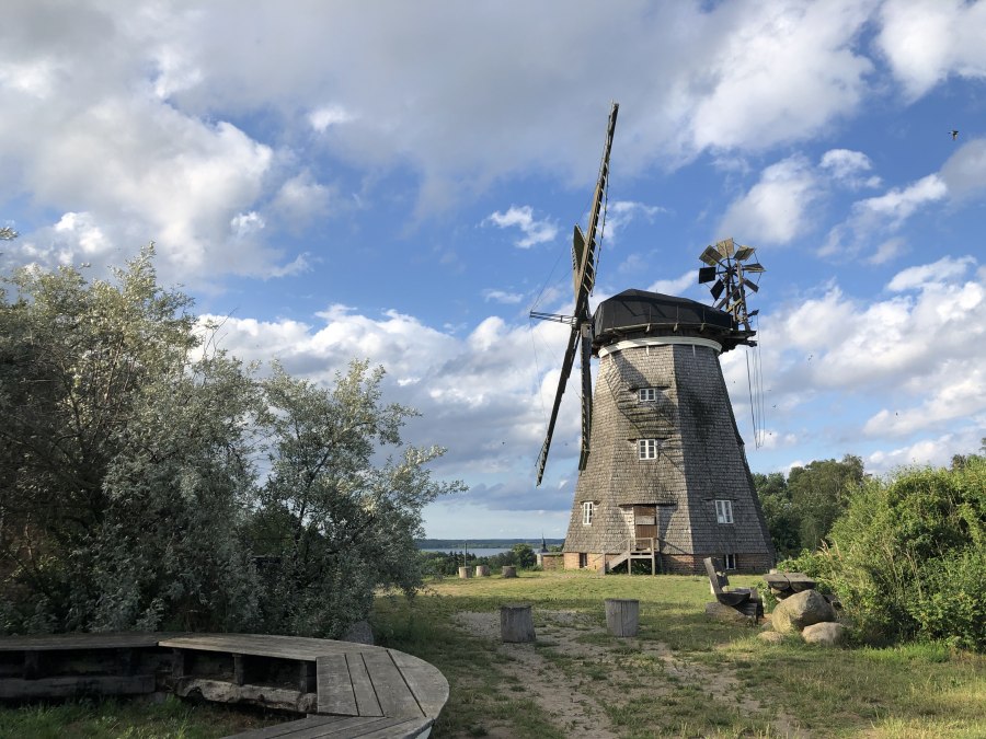 Holländermühle Benz mit Vorplatz, © Kulturmühle Benz e.V.