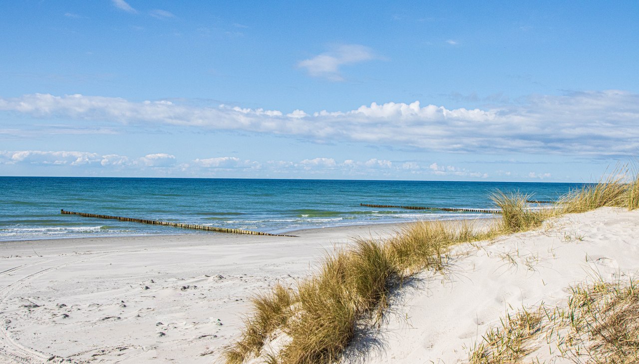 Strand auf der Insel Hiddensee, &copy; Wei&szlig;e Flotte GmbH