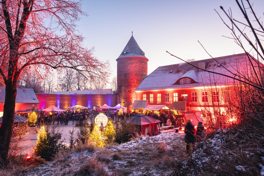 Weihnachtsmarkt in der Burg Plau am See, © TMV/Gross