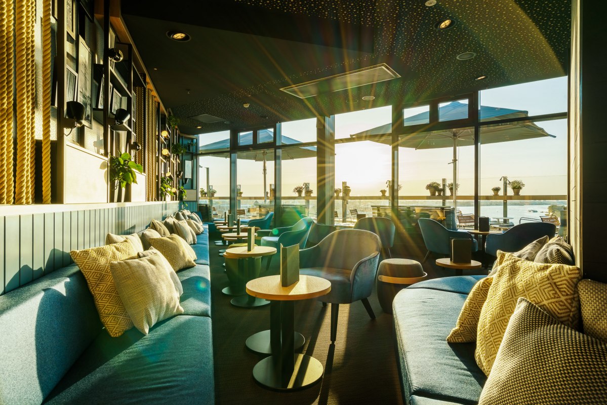 KAI40 bar op het dak // &copy; Radisson Blu Hotel, Rostock