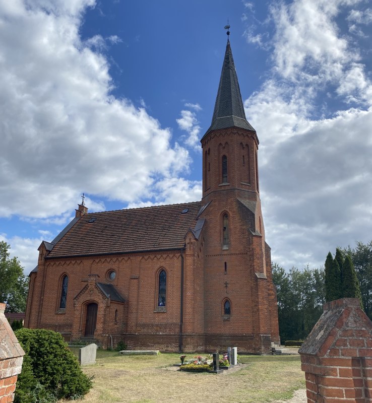 Kirche // &copy; Freundeskreis Dorfkirche Priborn