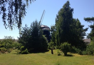 die idyllisch gelegene Erdholländerwindmühle Trassenheide // © Sabrina Wittkopf-Schade die idyllisch gelegene Erdholländerwindmühle Trassenheide // © Sabrina Wittkopf-Schade