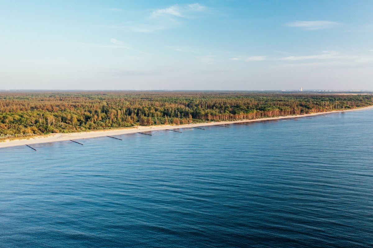 Luchtfoto van het strand bij Rostock-Torfbr&uuml;cke in de Rostocker Heide // &copy; TMV/G&auml;nsicke