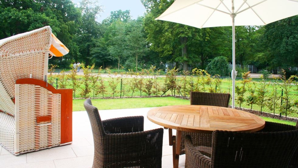 Au&szlig;enterrasse, Kurparkresidenz Warnem&uuml;nde, &copy; Kurparkresidenz Warnem&uuml;nde