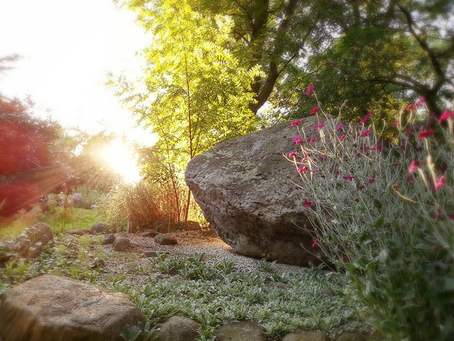 Deutsch-Japanischen Hain - Li Wa Stein der unendlichen Harmonie, © Schloss Mitsuko Deutsch-Japanischen Hain - Li Wa Stein der unendlichen Harmonie, © Schloss Mitsuko
