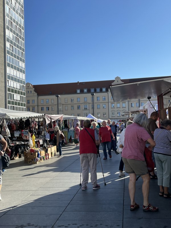 Wekelijkse markt op het marktplein // &copy; Vier-Tore-Stadt Neubrandenburg