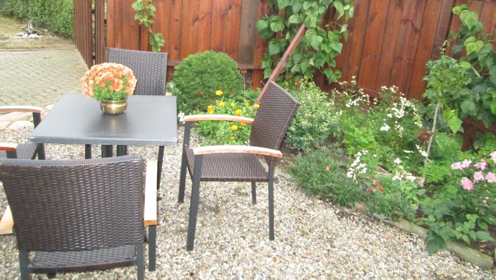 Terras van de vakantiewoning in een historische sfeer // &copy; Kreativ- und Bastelscheune/Flint