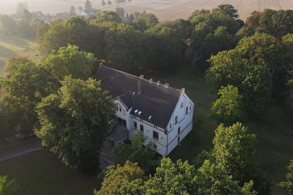 Gutshaus von Oben in der Seenplatte // &copy; Kr&uuml;ger