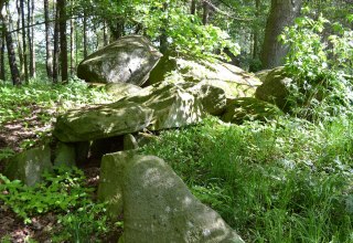 Seitlich erhaltender Gang zur Hauptkammer. // © Lutz Werner Seitlich erhaltender Gang zur Hauptkammer. // © Lutz Werner