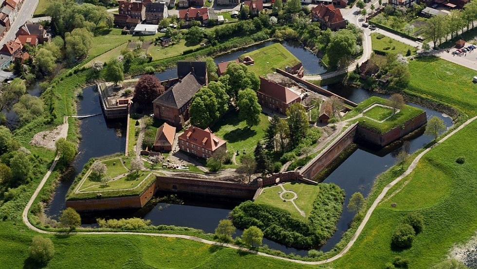 Gut erhaltene Wehranlage der Festung Dömitz // © Tourismusverband Mecklenburg-Schwerin e.V. Gut erhaltene Wehranlage der Festung Dömitz // © Tourismusverband Mecklenburg-Schwerin e.V.