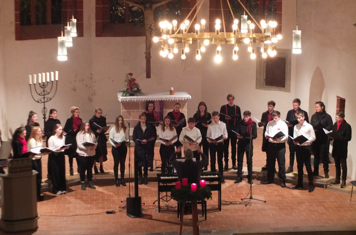Der Nordh&auml;user Jugend- und Kammerchor beim Weihnachtskonzert in der Blasiikirche Nordhausen // &copy; T. Hofereiter