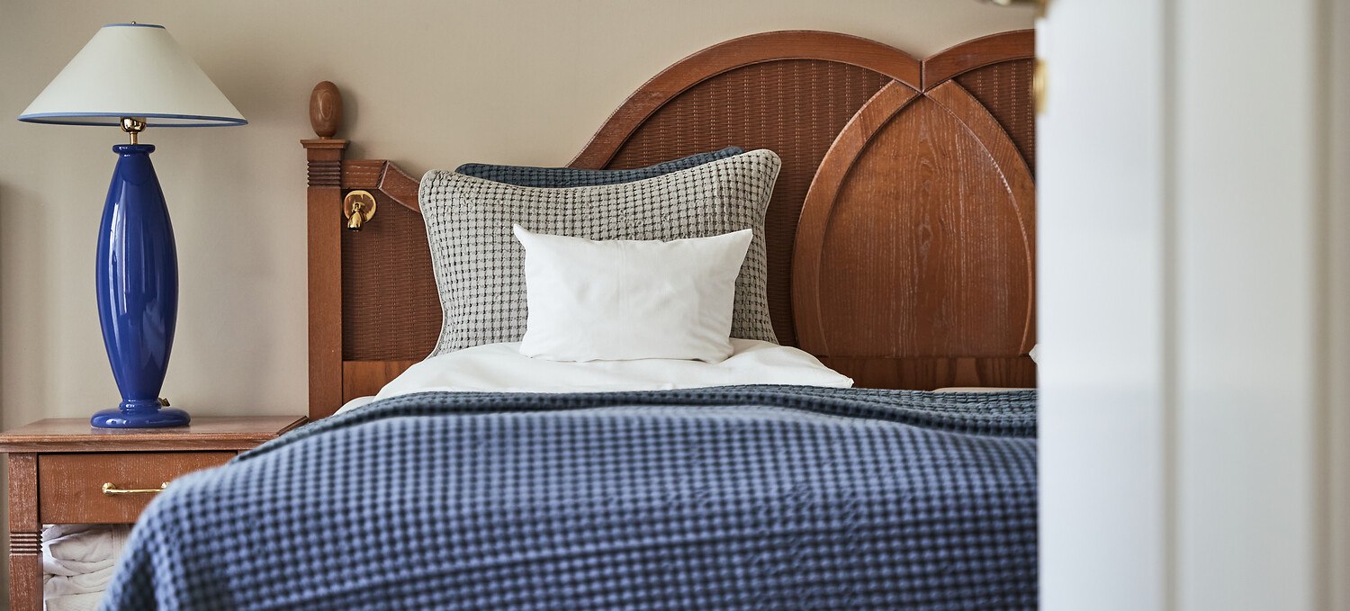 &copy; DSR Hotel Holding GmbH