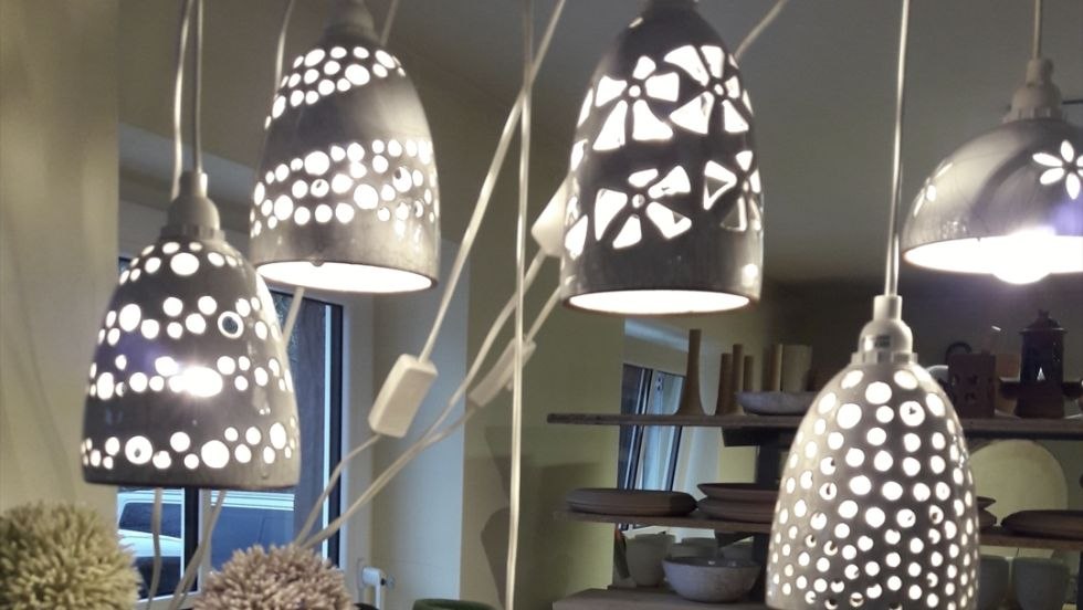 Lampen mit wei&szlig;er Craqueleglasur, &copy; Karoline H&ouml;ppner