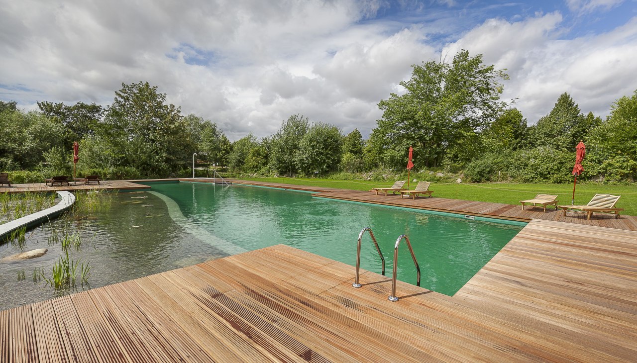 Natuurlijke vijver.mwe, &copy; Hotel Gutshaus Parin