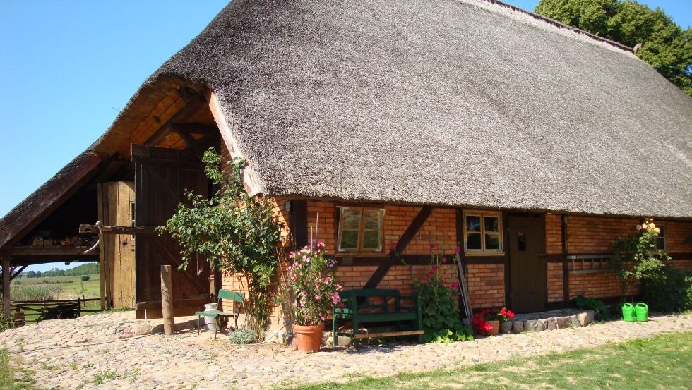 Schuur op de driezijdige boerderij Schmadebeck, © Dreiseithof Schmadebeck Schuur op de driezijdige boerderij Schmadebeck, © Dreiseithof Schmadebeck