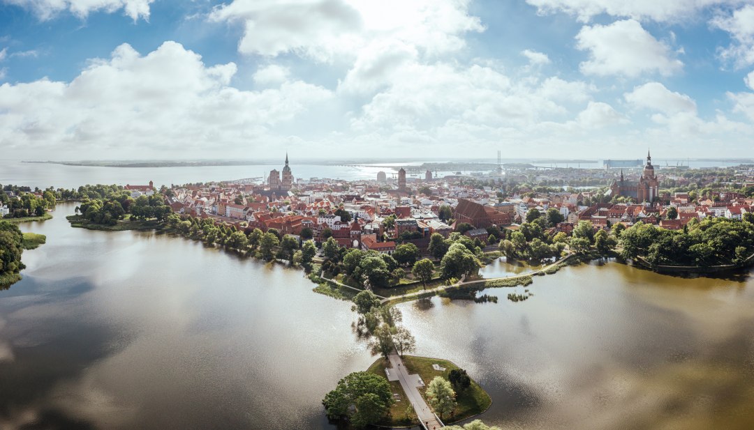 Wundervoller Ausblick auf die Hansestadt Stralsund. , &copy; TMV/G&auml;nsicke
