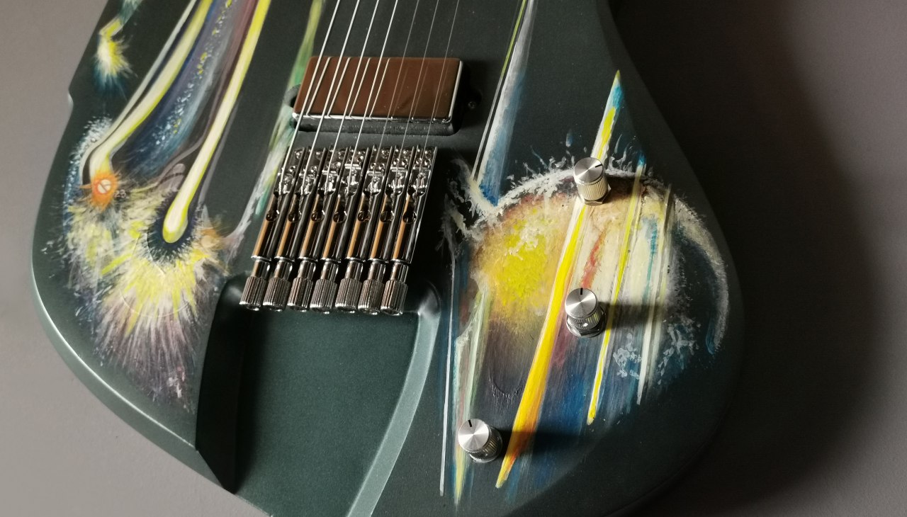 Gitarre "Planet" - HEART guitars & more und Nora Gauger, © HEART guitars & more Gitarre "Planet" - HEART guitars & more und Nora Gauger, © HEART guitars & more