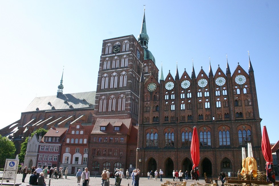 Das Stralsunder Rathaus am Alten Markt. // © Tourismuszentrale Hansestadt Stralsund Das Stralsunder Rathaus am Alten Markt. // © Tourismuszentrale Hansestadt Stralsund