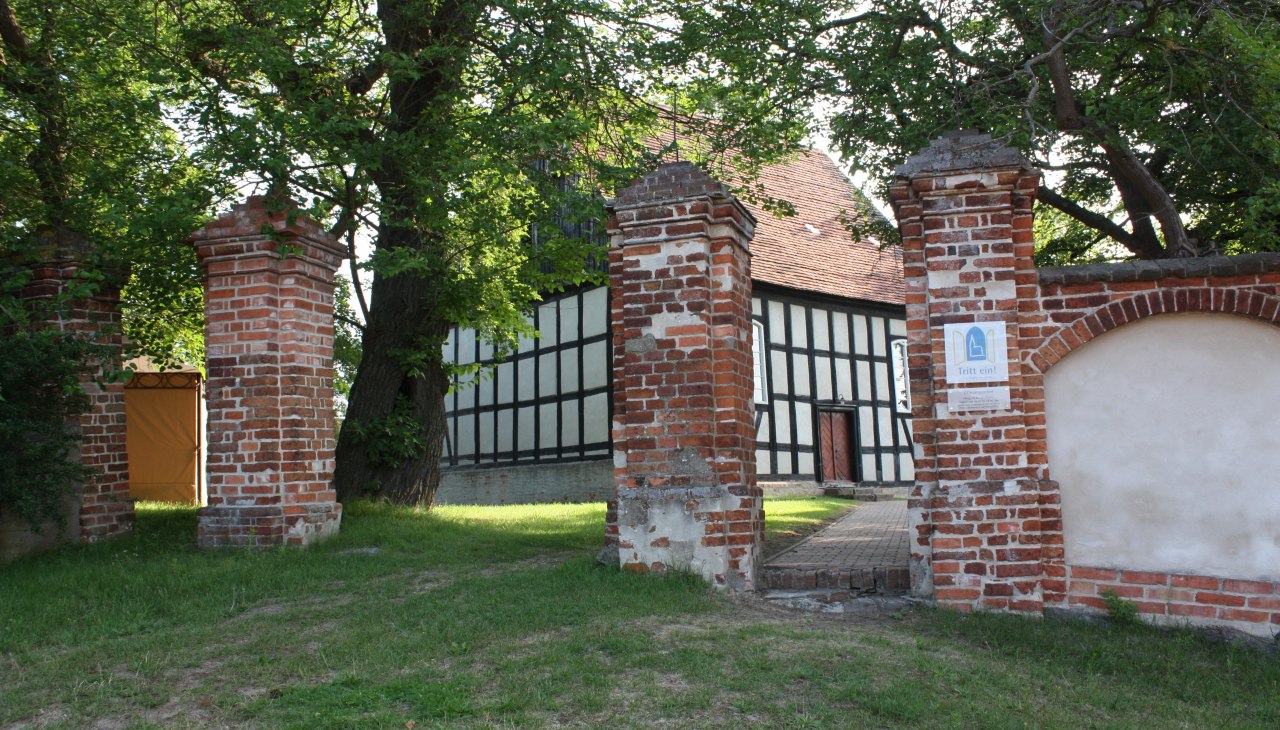 Kirche Priepert, © Amt Mecklenburgische Kleinseenplatte Kirche Priepert, © Amt Mecklenburgische Kleinseenplatte