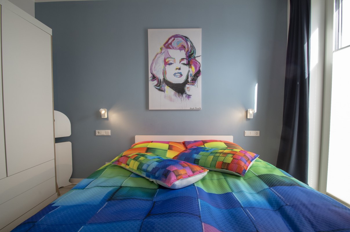 Drei Schlafzimmer mit TV, hier Nr. 2 // &copy; Kathrin Koschwitz