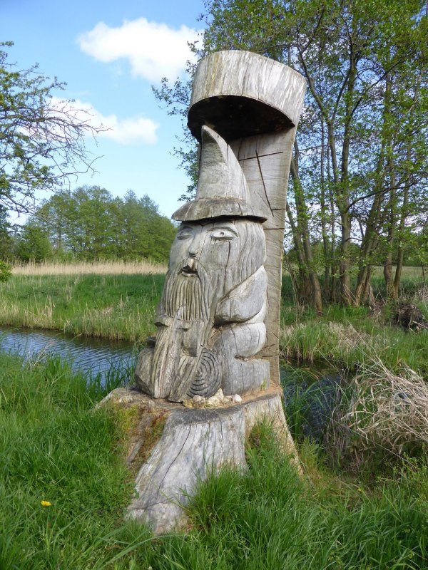 Sprookjesfiguur op het strandpad // © Uta Sommer Sprookjesfiguur op het strandpad // © Uta Sommer