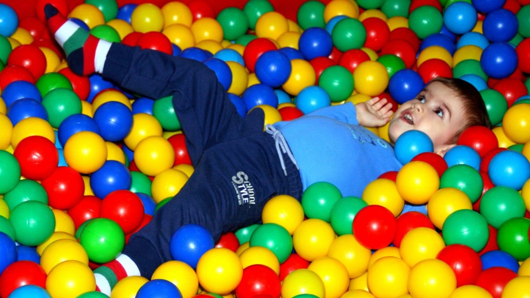 Junge mit Bällen, © pixabay.de