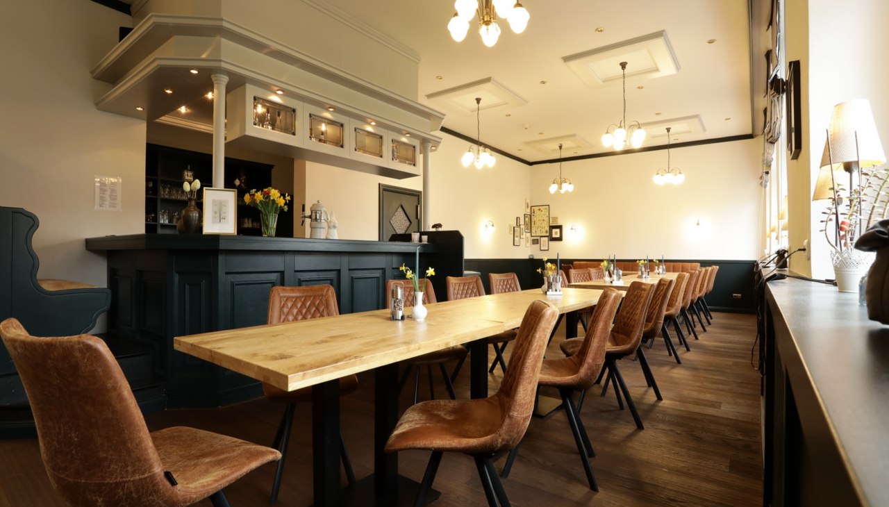 Samen genieten. Aan lange tafels., © Lieblingsplatz Hotels mbH Samen genieten. Aan lange tafels., © Lieblingsplatz Hotels mbH