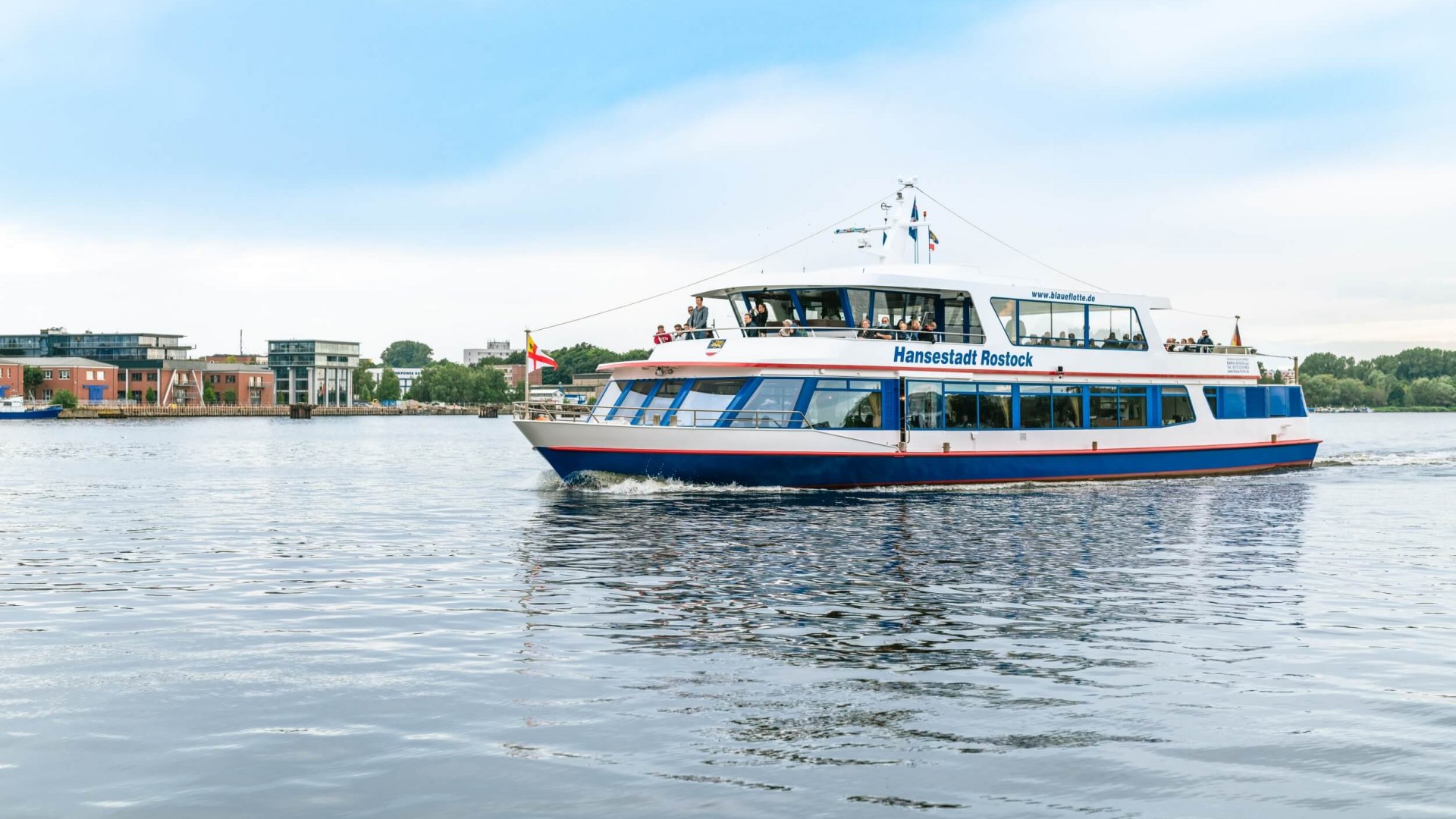 Eine Hafenrundfahrt mit der „MS Hansestadt Rostock“ muss einfach sein // © MV-T/Tiemann Eine Hafenrundfahrt mit der „MS Hansestadt Rostock“ muss einfach sein // © MV-T/Tiemann