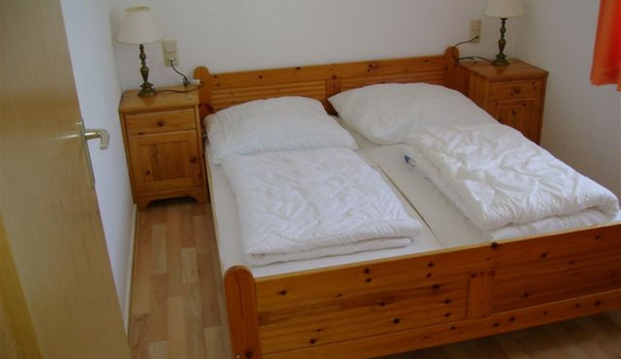 Schlafzimmer Jagdweg 24, &copy; Ferienbungalow Jagdweg 24