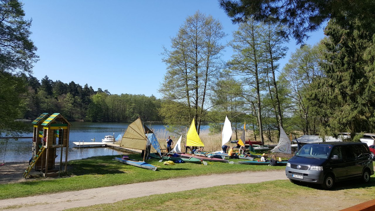 Die Faltboote rüsten sich // © Diana Erdmann Die Faltboote rüsten sich // © Diana Erdmann
