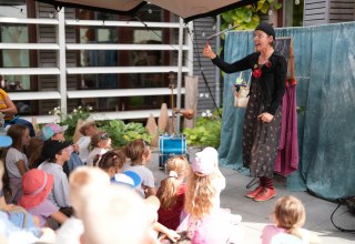Puppentheaterauff&uuml;hrung zum Kinderfest in Innenhof des B&Auml;RENWALD M&uuml;ritz // &copy; B&Auml;RENWALD M&uuml;ritz | Andr&eacute; Klevenow