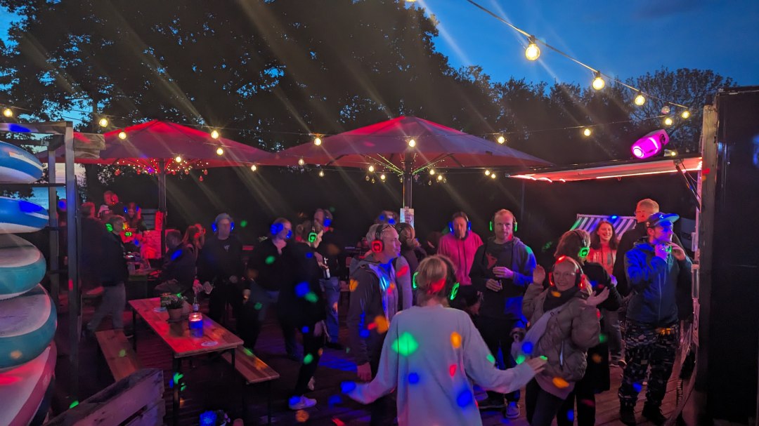 kitesafe.de BeachBar - SilentSchwoof Kopfhörerparty, © kitesafe.de kitesafe.de BeachBar - SilentSchwoof Kopfhörerparty, © kitesafe.de