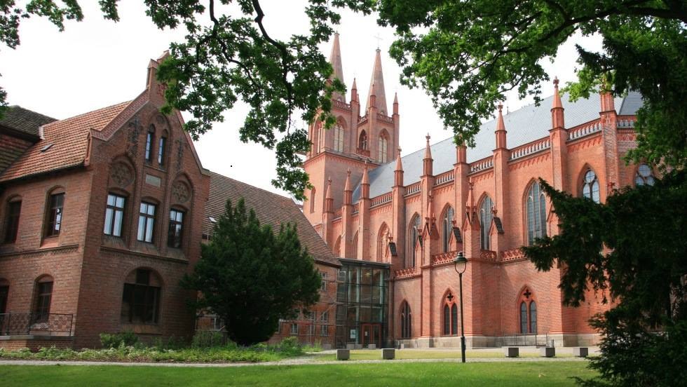 Das Kloster Dobbertin mit der Klosterkirche // © TV Mecklenburg-Schwerin e.V. Das Kloster Dobbertin mit der Klosterkirche // © TV Mecklenburg-Schwerin e.V.