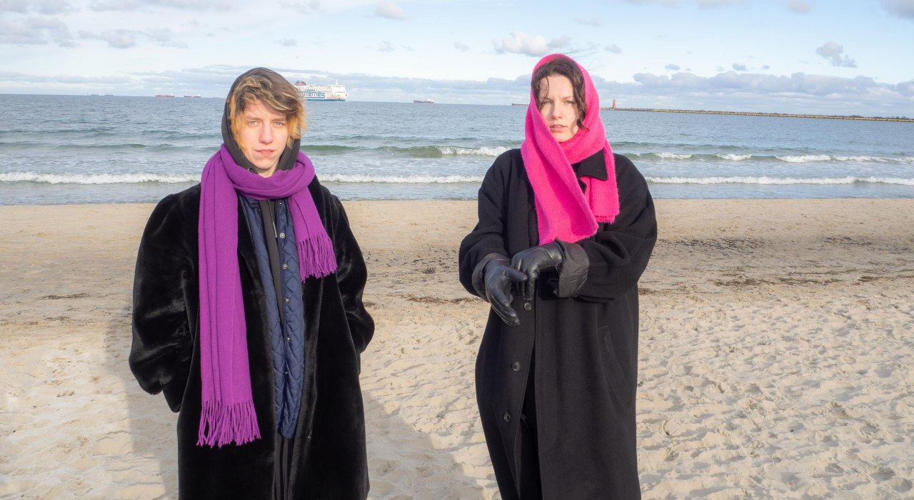 Emilia Gołos (piano/synthesizer) en Zuza Jasinska (zang) // &copy; Aksel Cetner