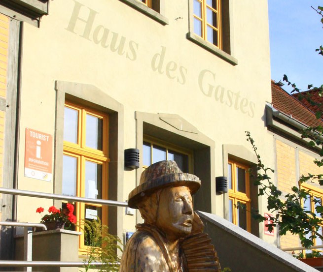 Die Touristinformation Röbel/Müritz befindet sich im Haus des Gastes. // © Stadt Röbel/Müritz Die Touristinformation Röbel/Müritz befindet sich im Haus des Gastes. // © Stadt Röbel/Müritz