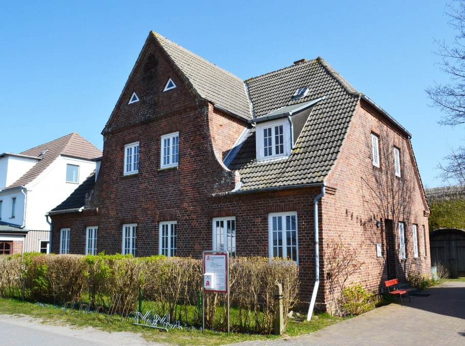 Arzthaus in Vitte, &copy; Hiddenseer Hafen- und Kurbetrieb