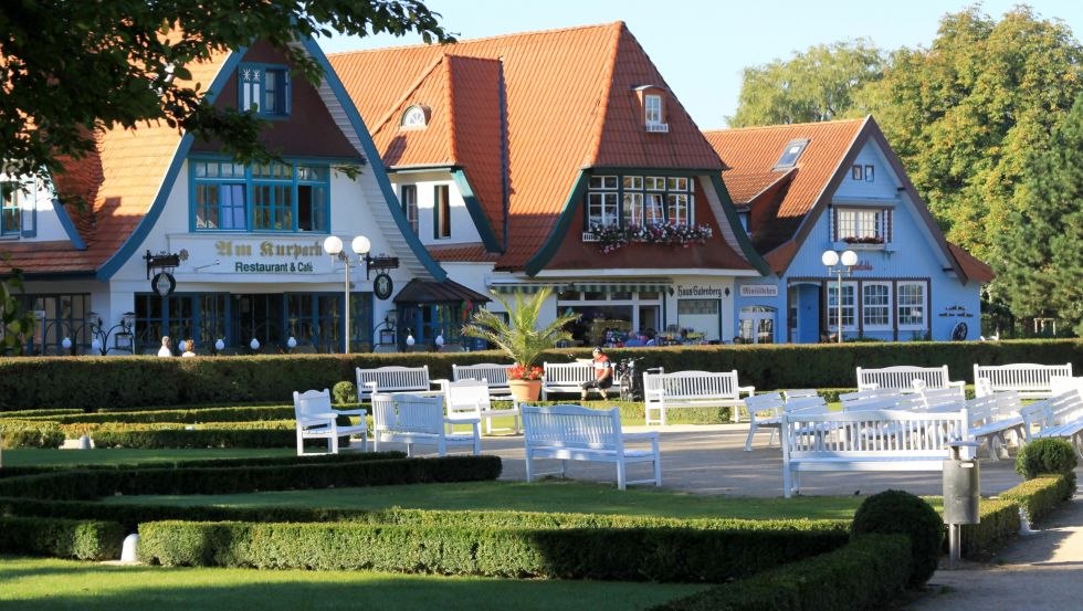 Typische B&auml;derarchitektur am Kurpark Boltenhagen // &copy; Kurverwaltung Ostseebad Boltenhagen