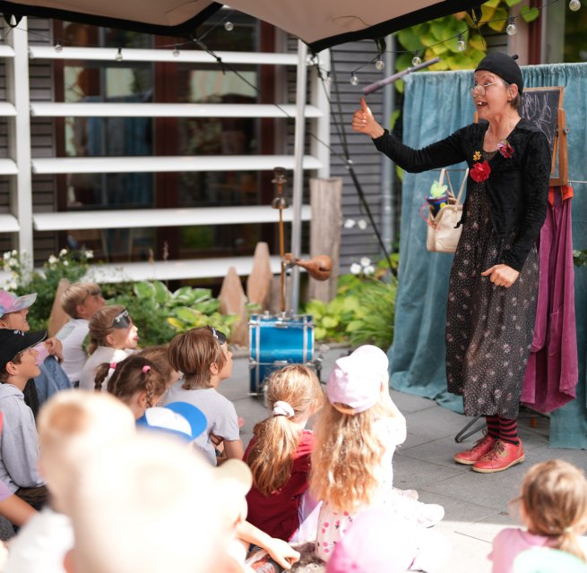 Puppentheaterauff&uuml;hrung zum Kinderfest in Innenhof des B&Auml;RENWALD M&uuml;ritz // &copy; B&Auml;RENWALD M&uuml;ritz | Andr&eacute; Klevenow